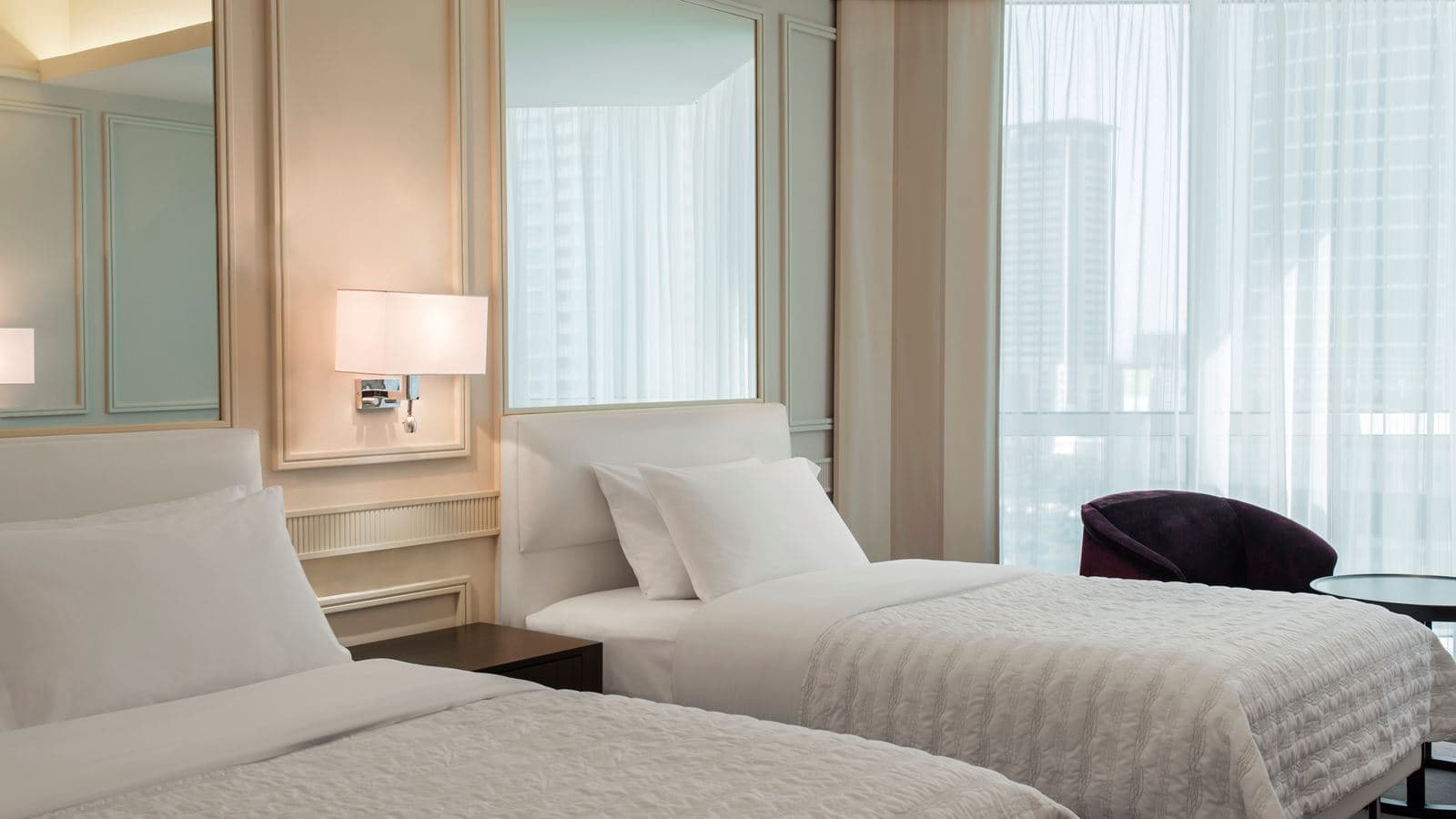rooms-deluxe-room-skyline
