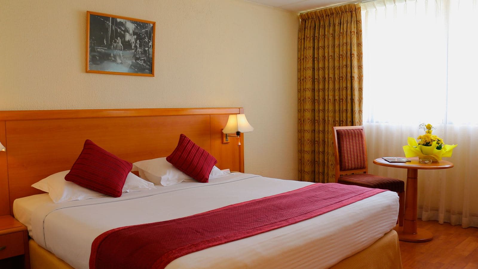 rooms-standard-room-city-side