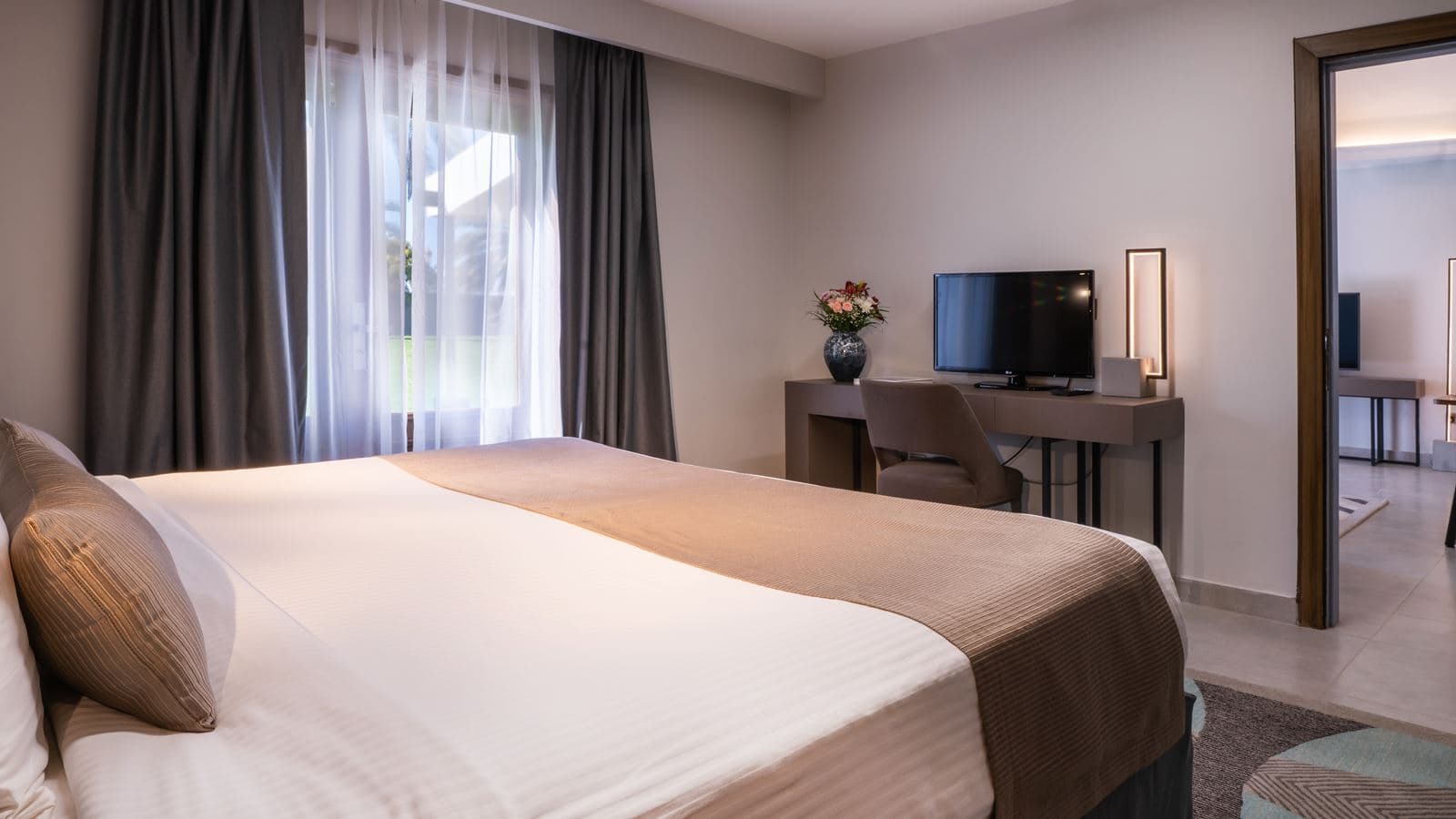 rooms-master-suite