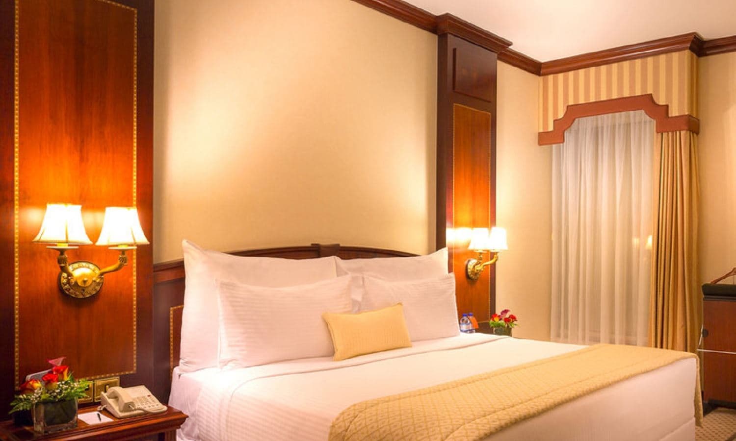 rooms-deluxe-room