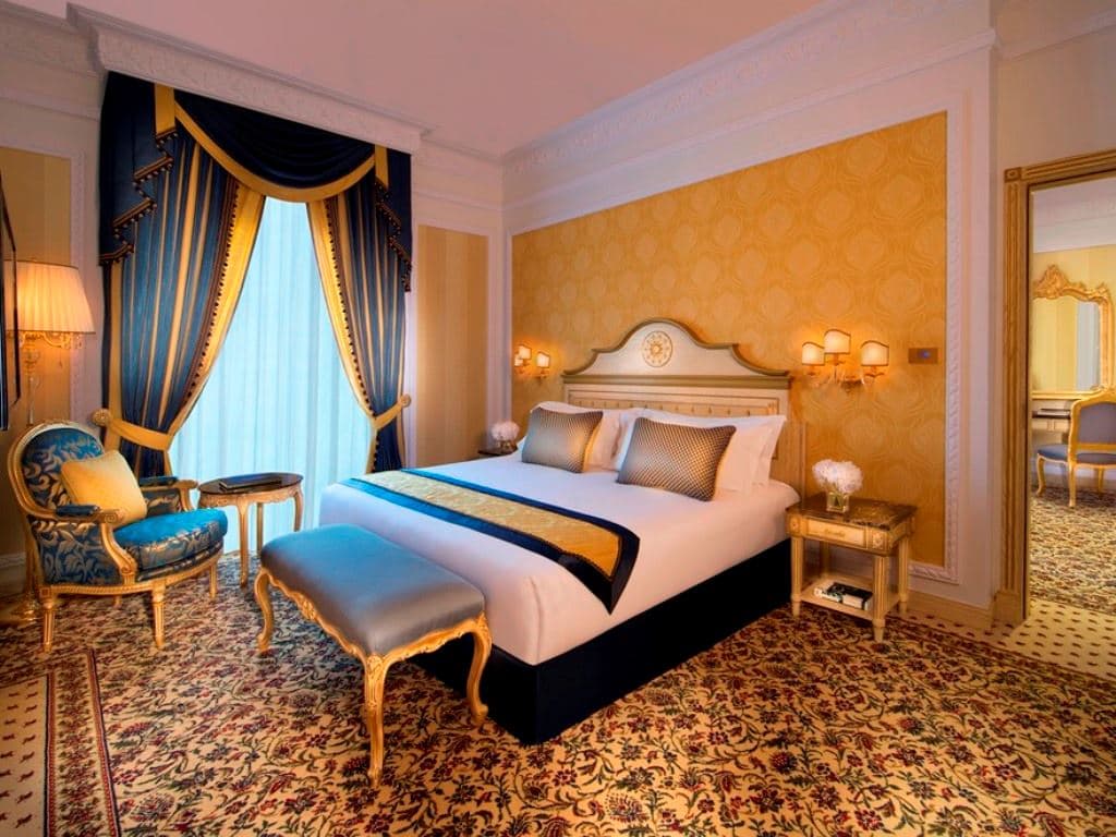 rooms-luxury-suite