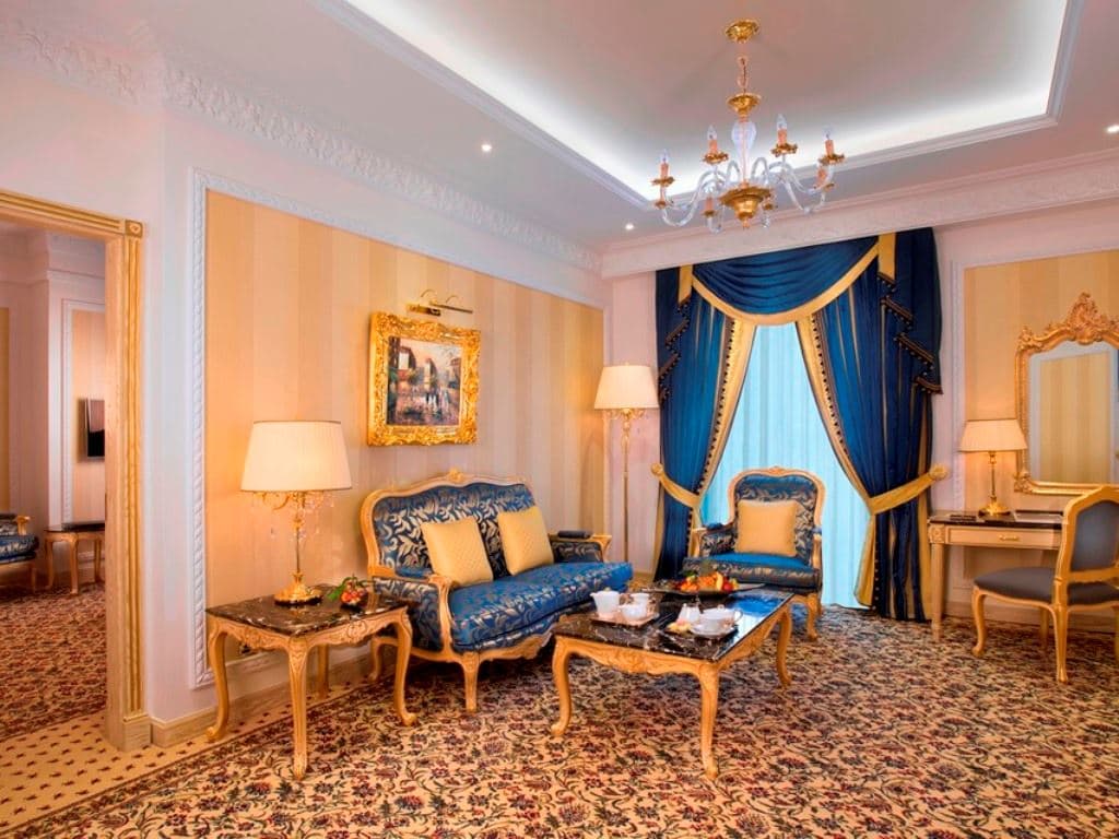 rooms-luxury-suite
