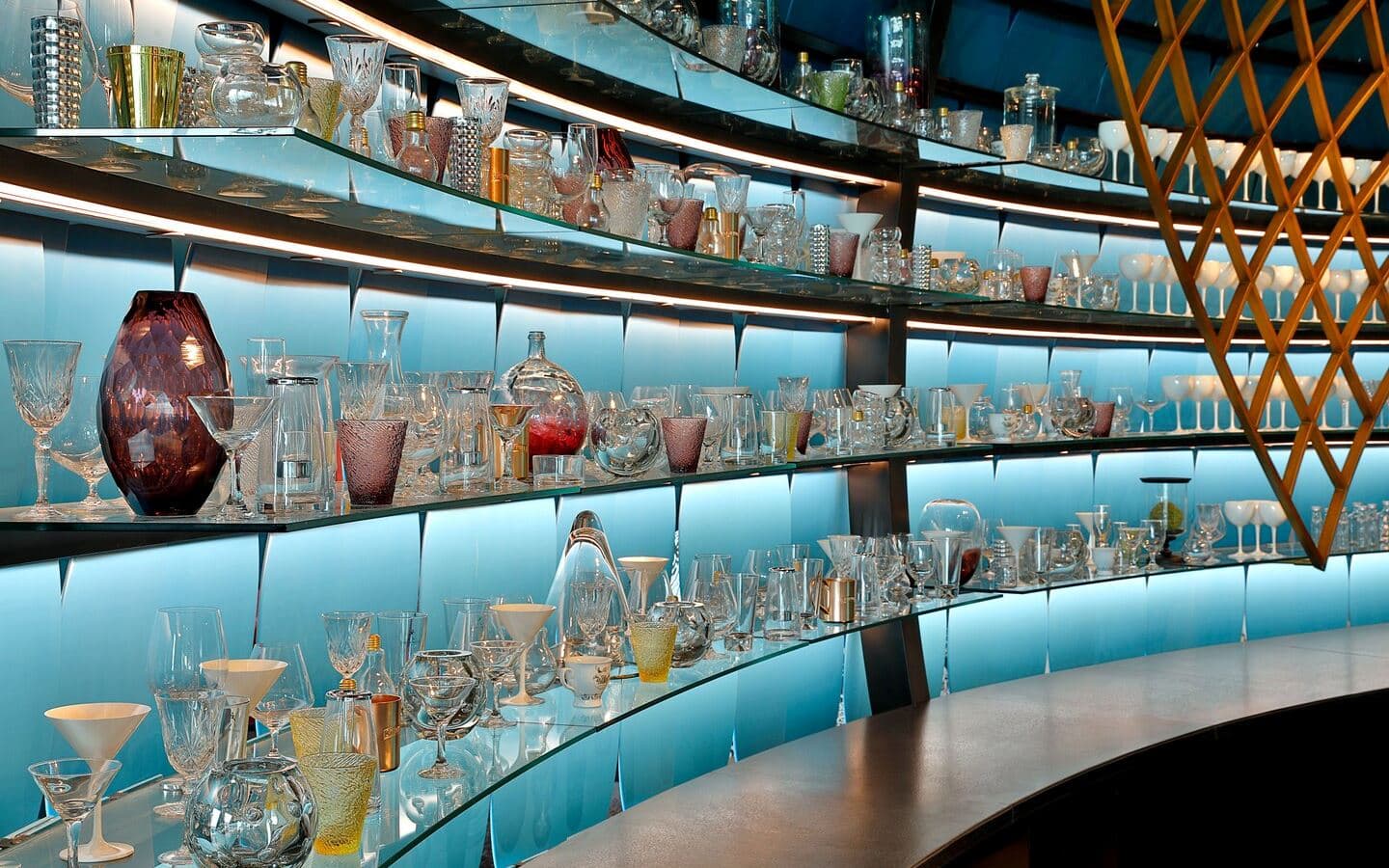 bars-w-lounge