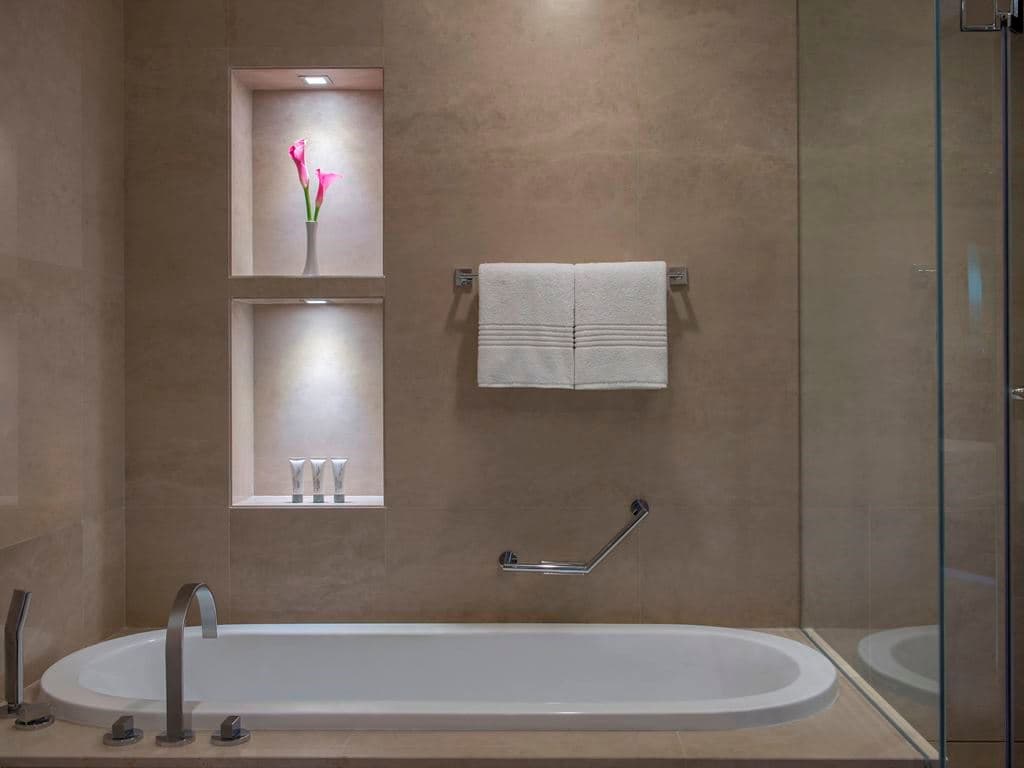 rooms-deluxe-room
