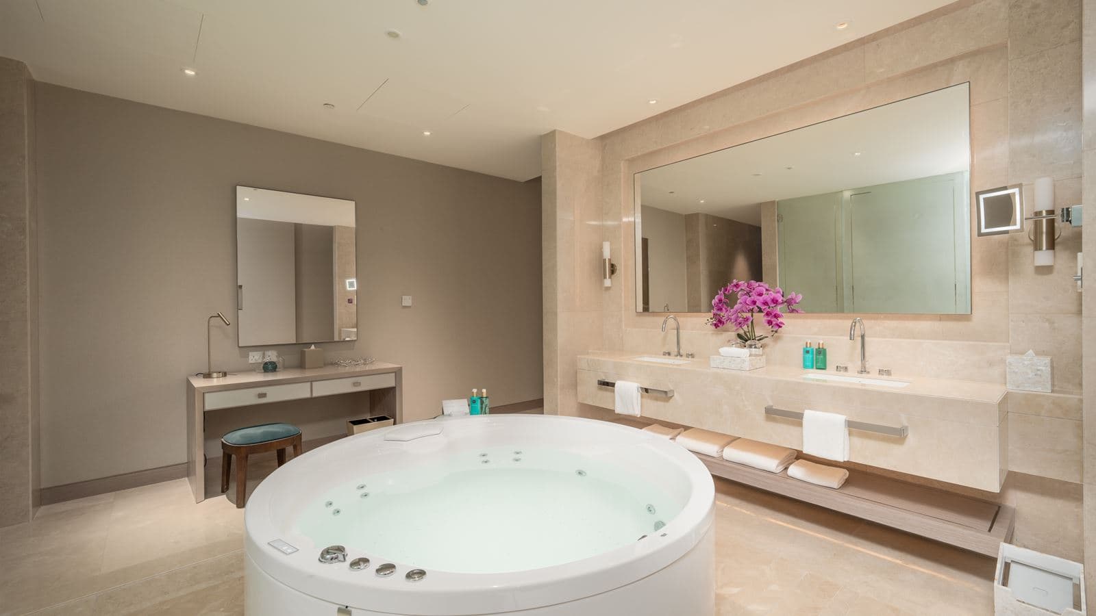 rooms-luxe-spa-loft
