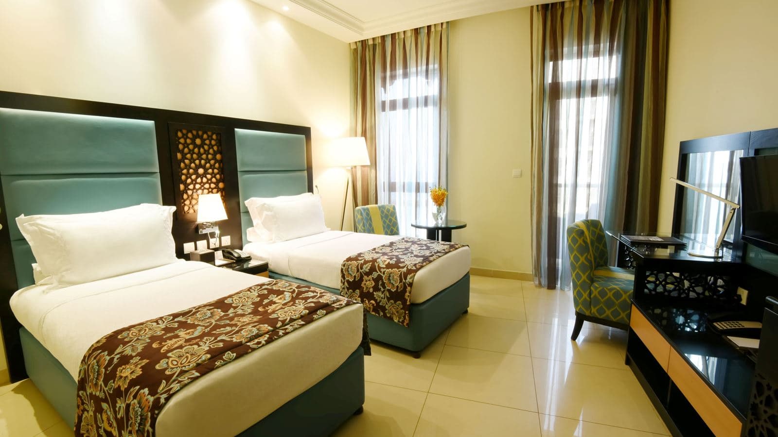 rooms-deluxe-sea-viewking-beds
