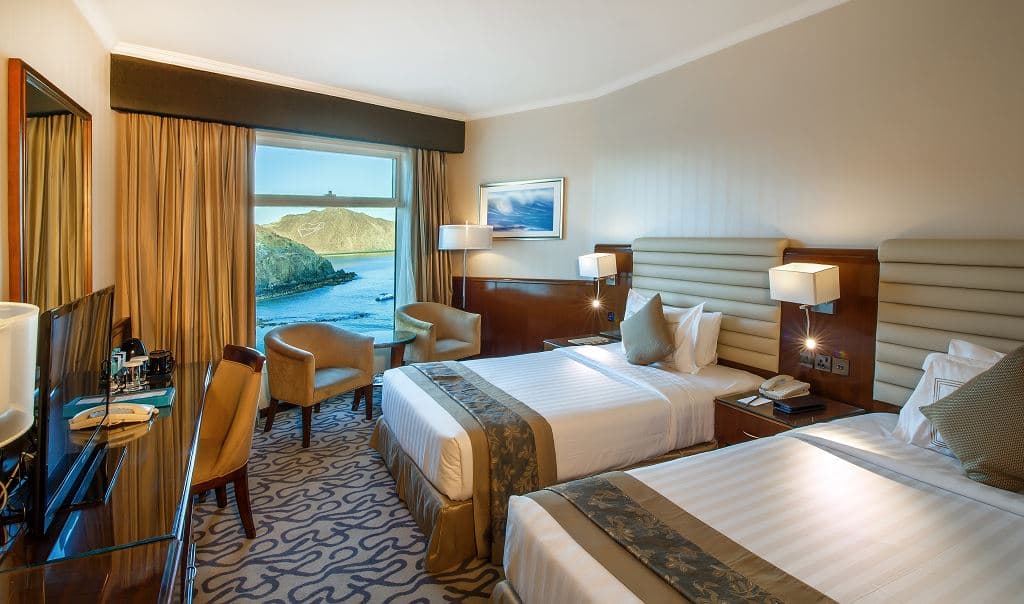 rooms-deluxe-room-partial-sea-view