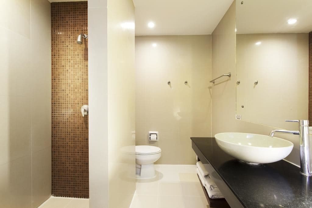 rooms-deluxe-pool-view