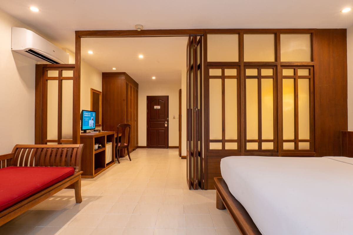 rooms-pool-access-garden-view