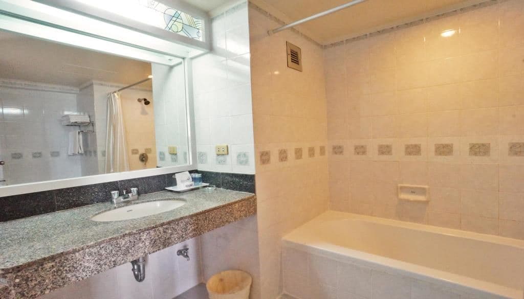 rooms-superior-room