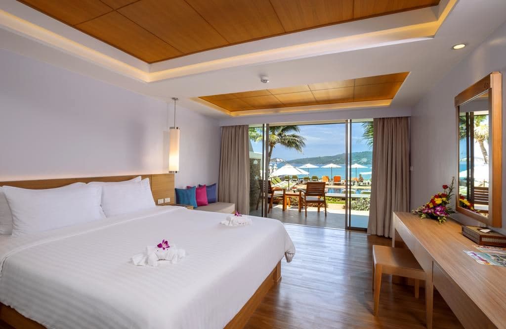 rooms-deluxe-pool-view