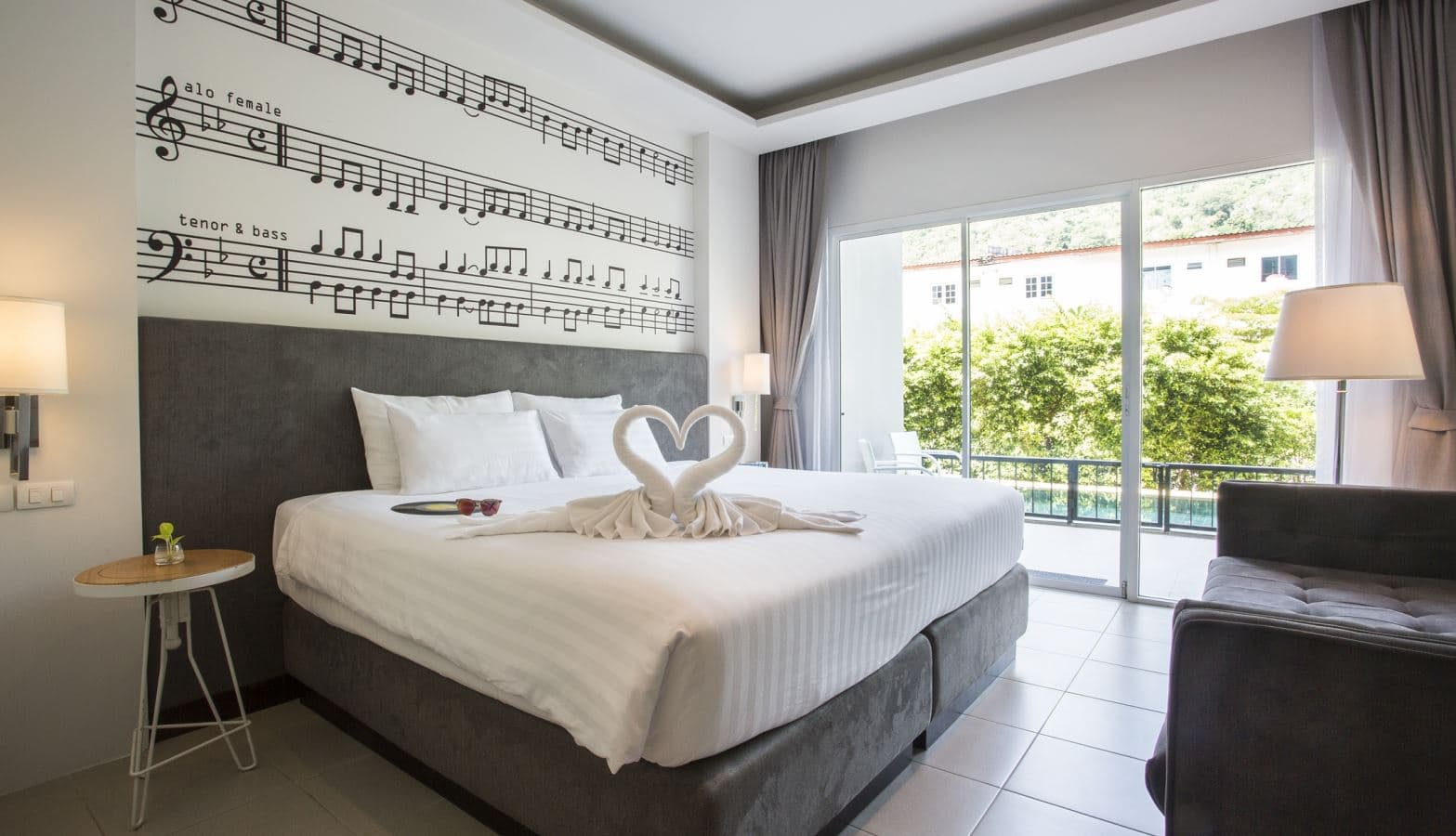 rooms-jazz-pool-access-room