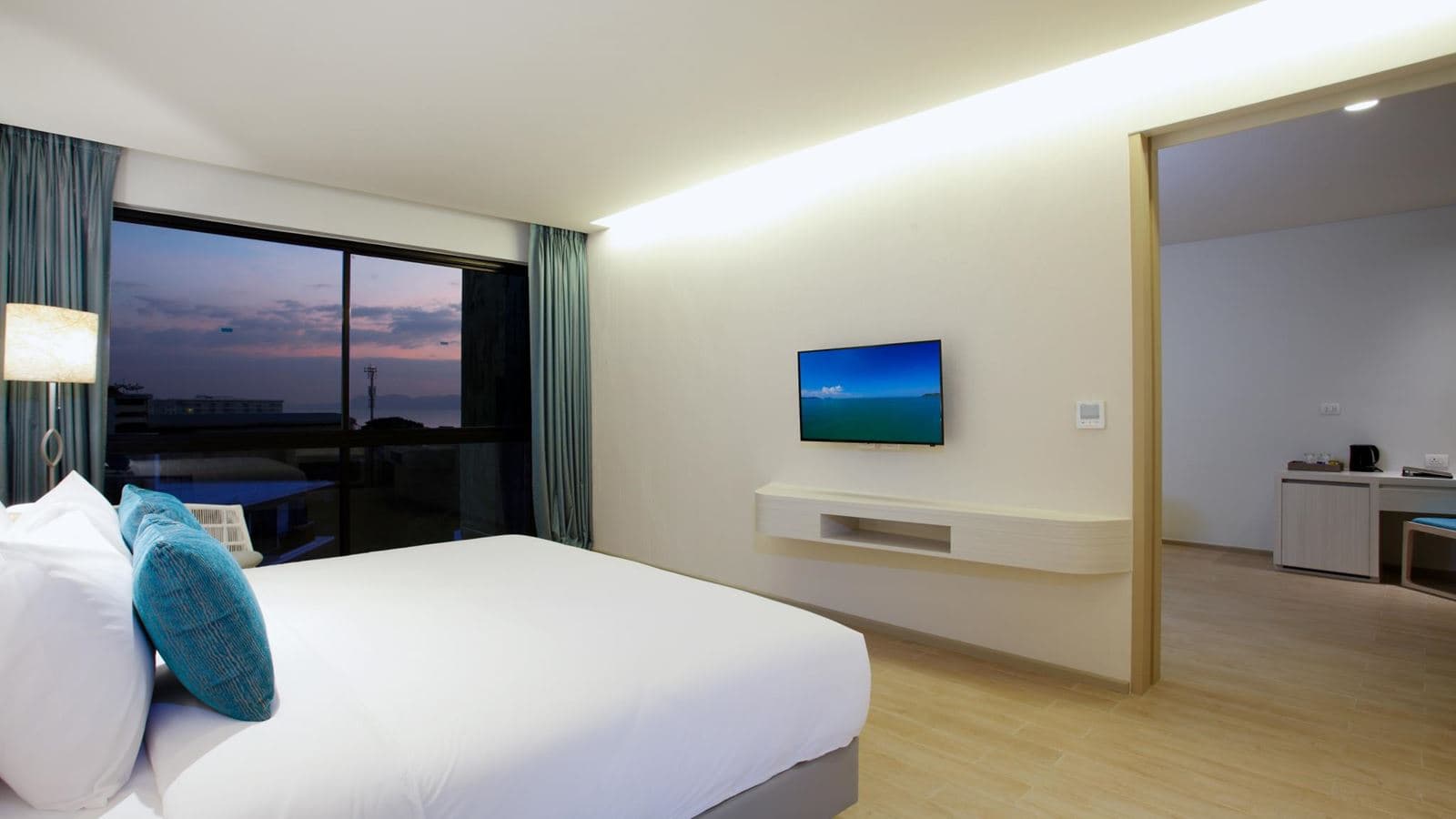 rooms-deluxe-suite