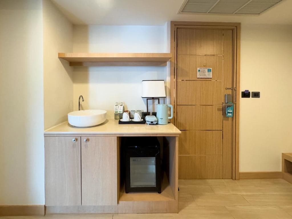 rooms-one-bedroom-suite-city-view