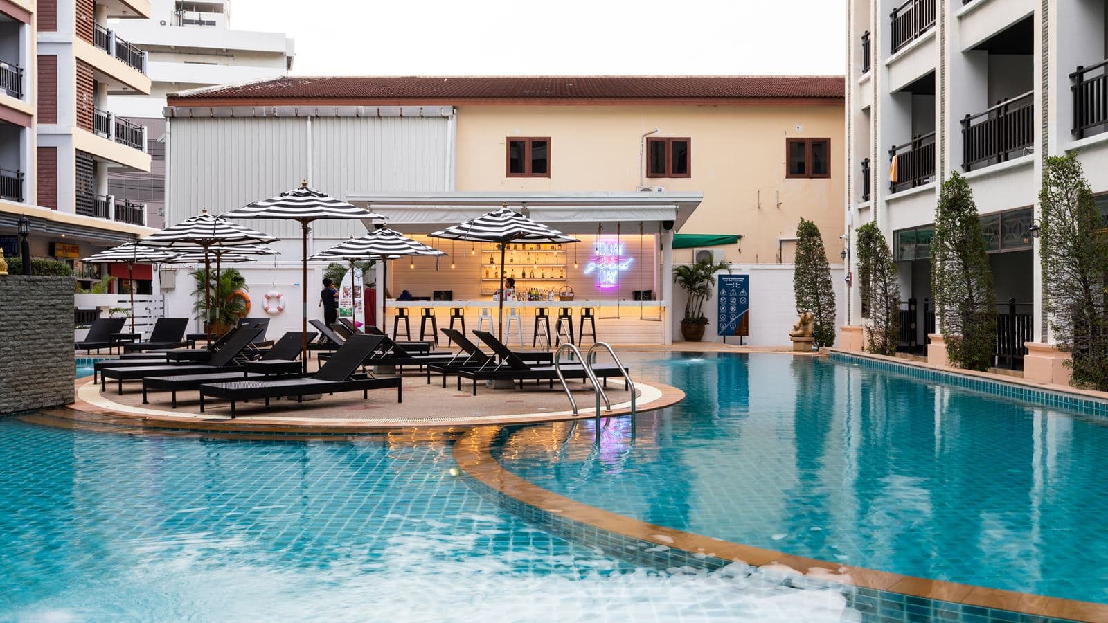 bars-pool--bar