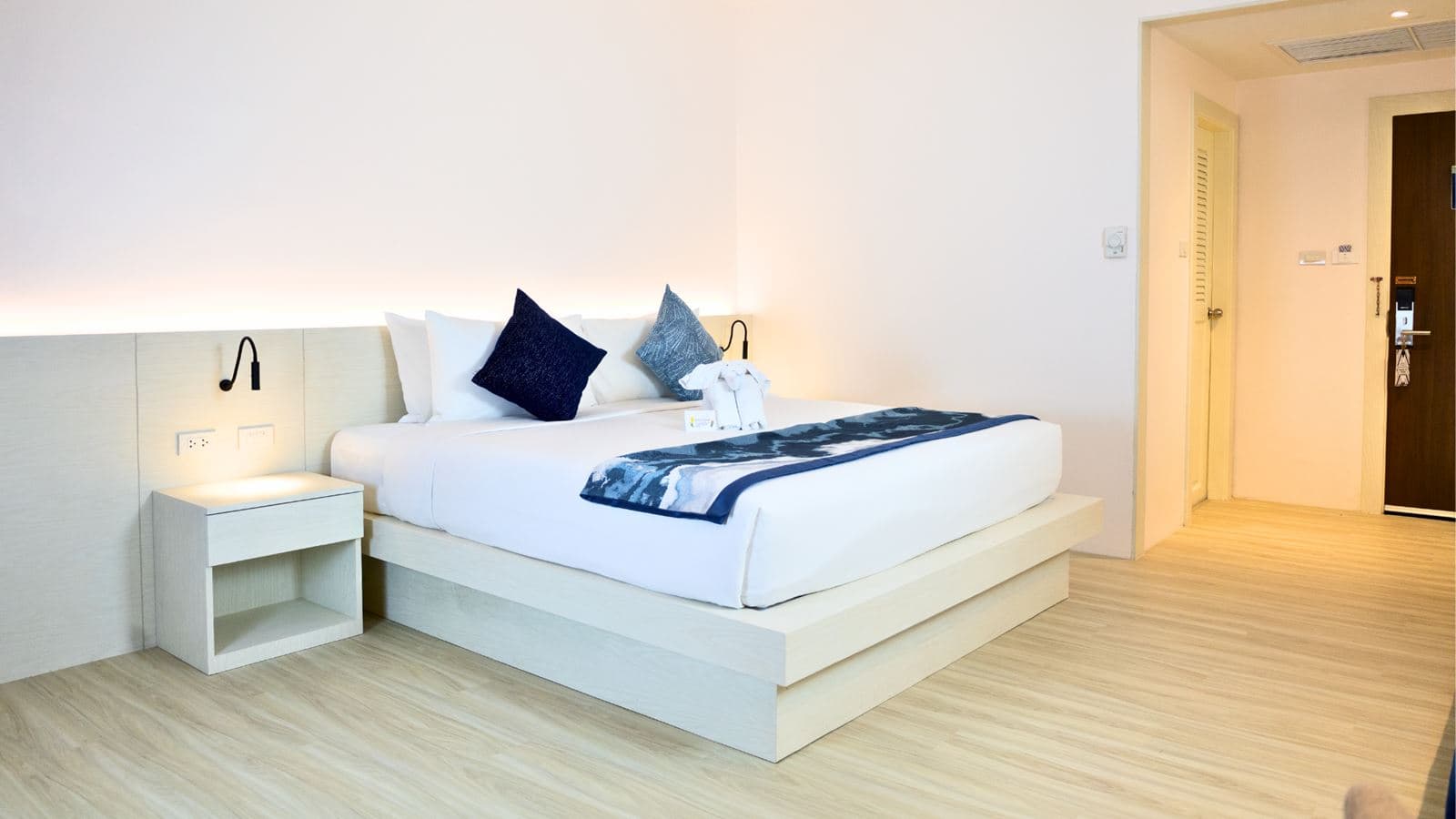 rooms-grand-deluxe-newly-renovate