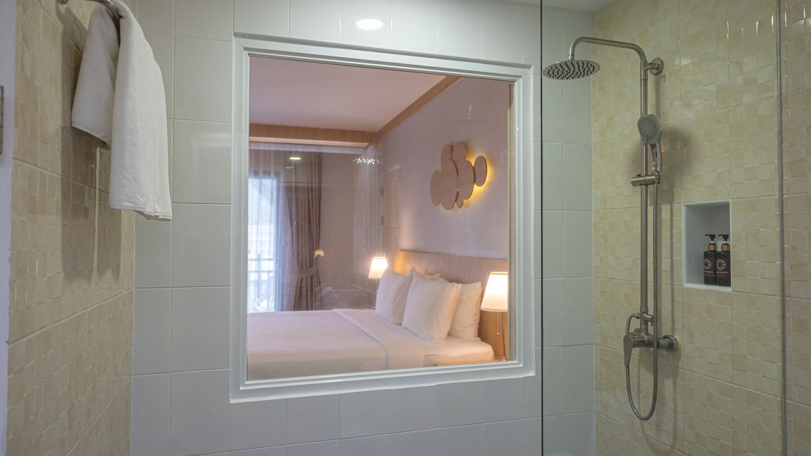 rooms-deluxe-room