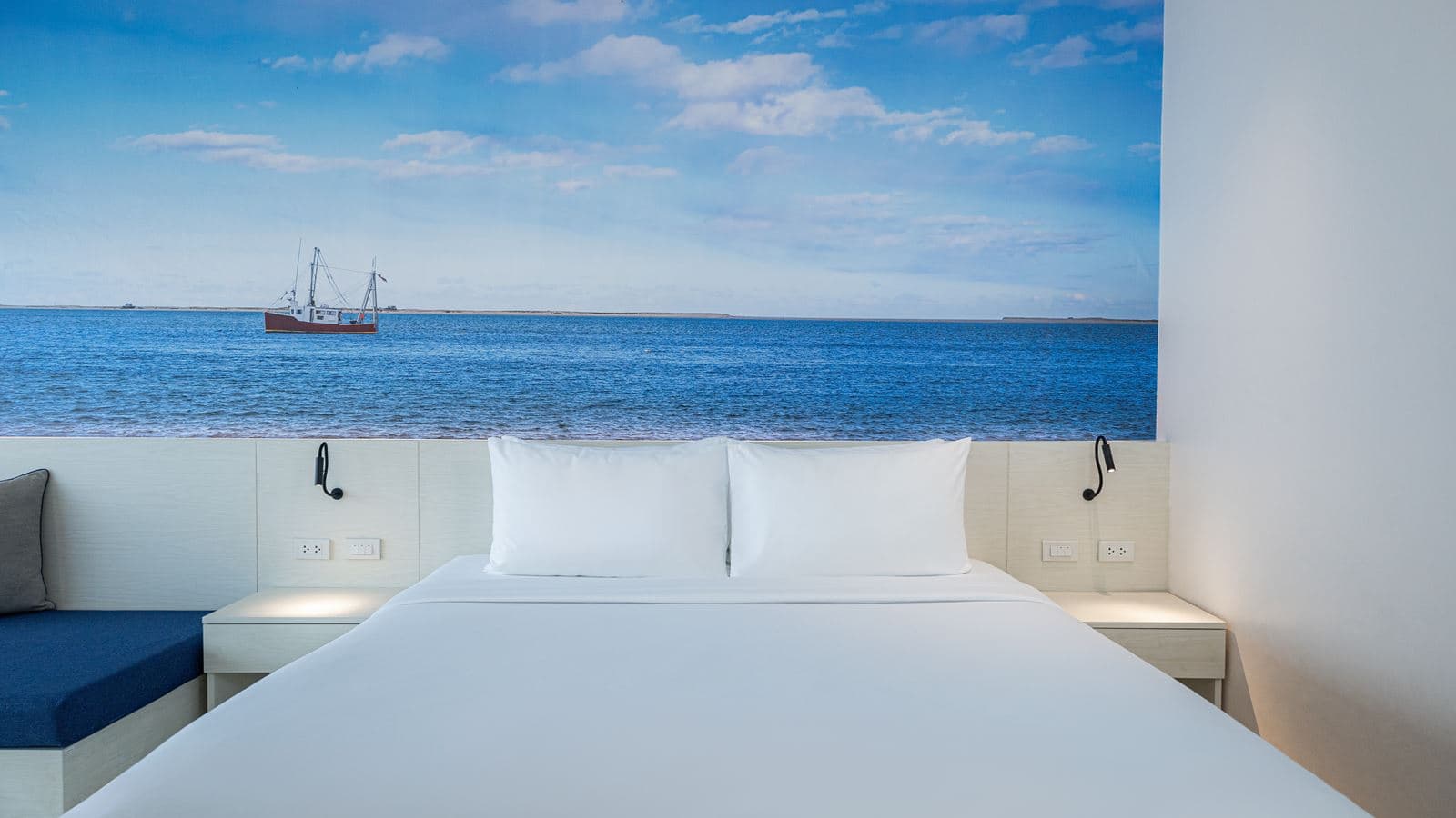 rooms-deluxe-pool-view-newly-renovate