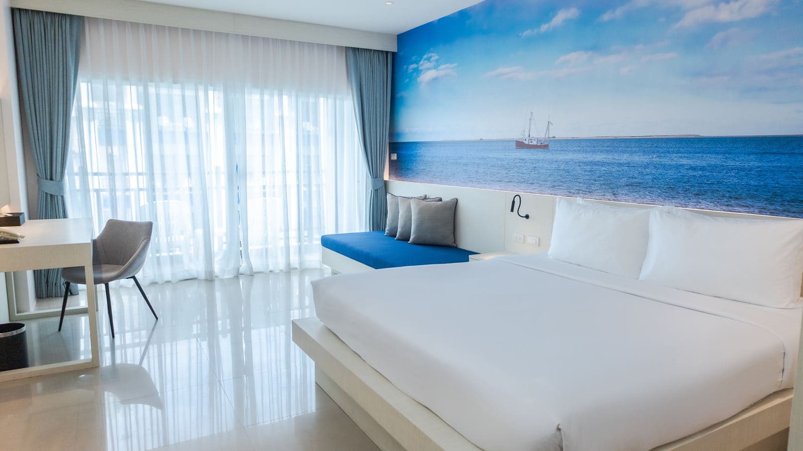 rooms-deluxe-pool-view-newly-renovate