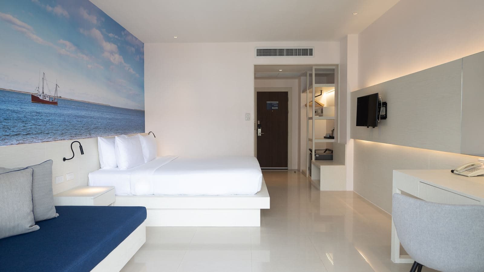 rooms-deluxe-pool-view-newly-renovate