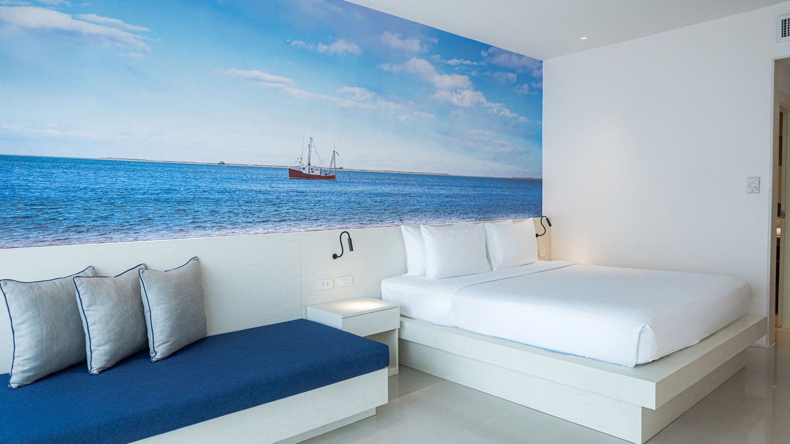 rooms-deluxe-pool-view-newly-renovate