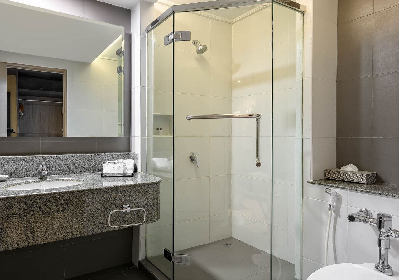 rooms-deluxe-pool-view
