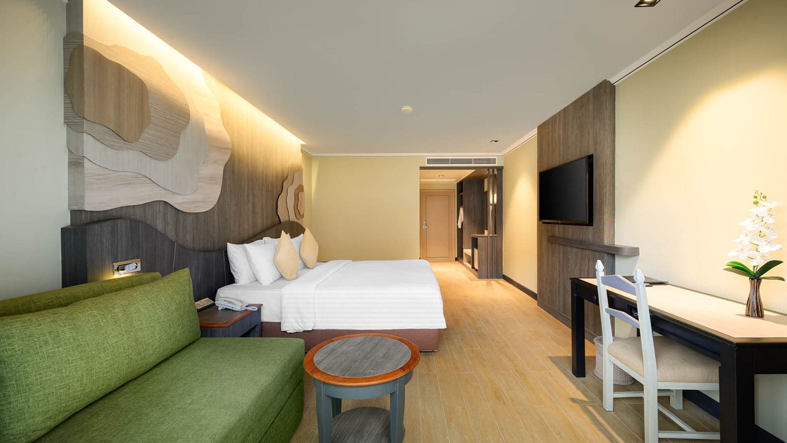 rooms-deluxe-pool-view