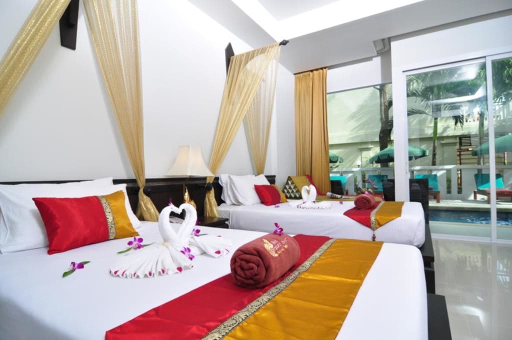 rooms-premier-pool-access