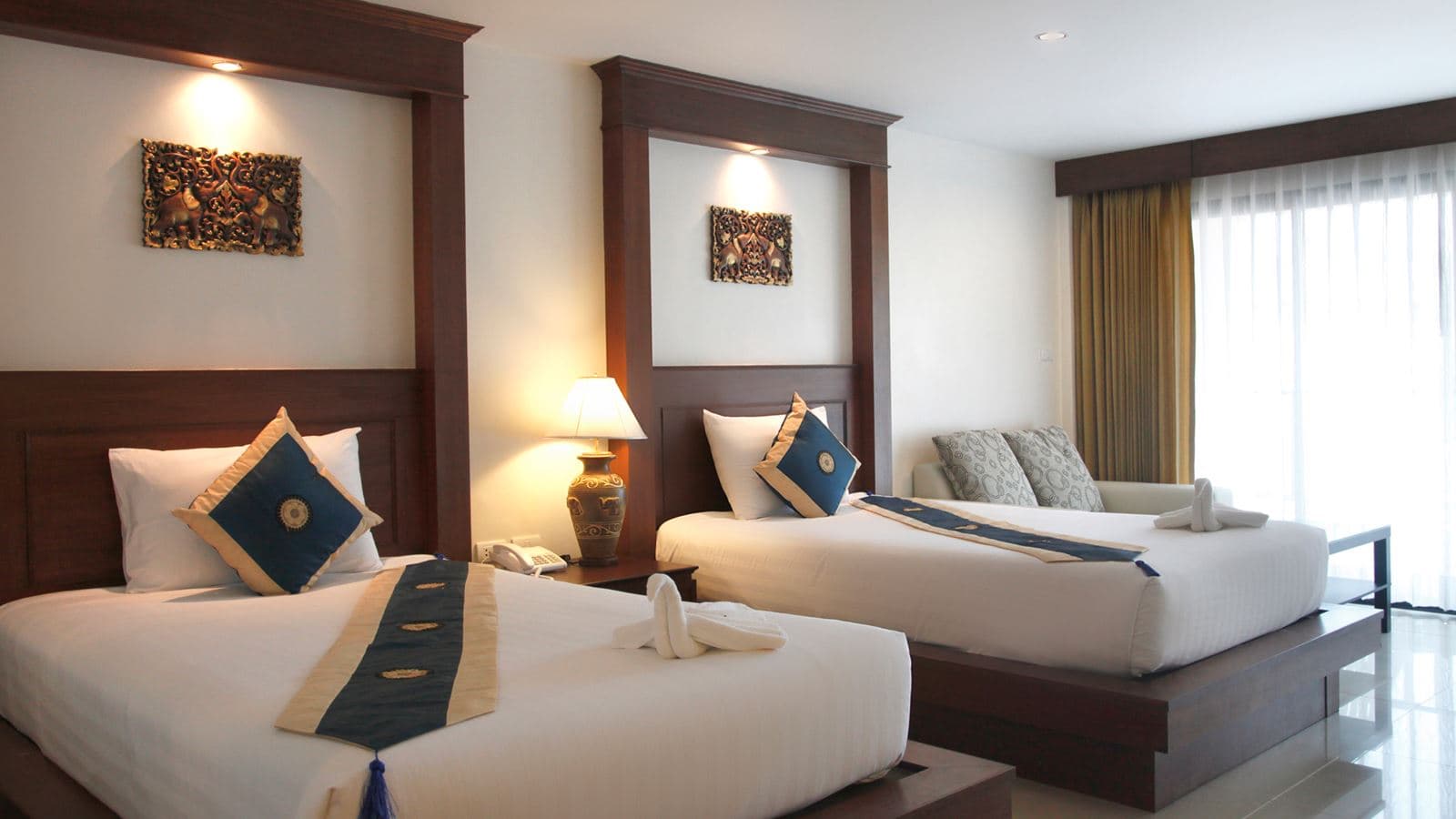rooms-deluxe-room