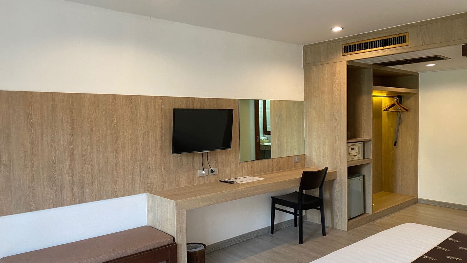 rooms-superior-pool-wing