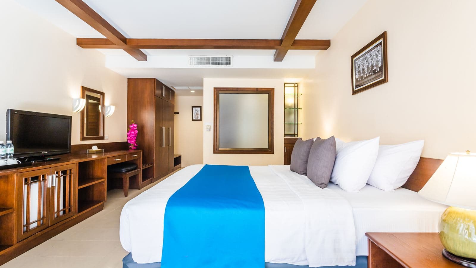 rooms-deluxe-pool-wing
