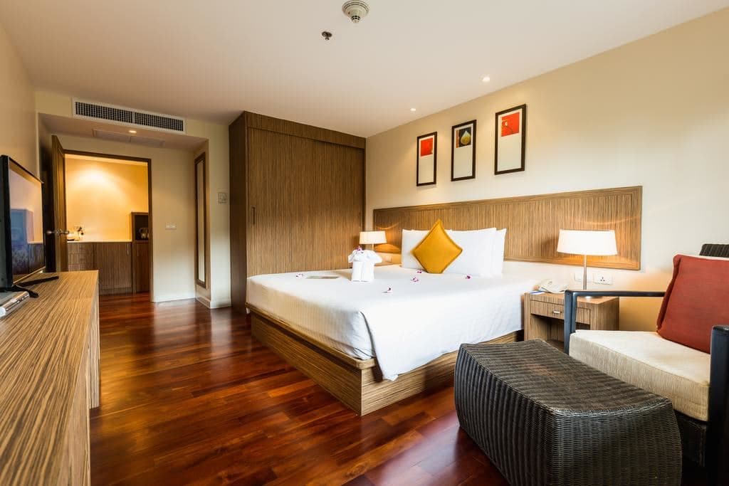 rooms-1-king-1-bunk-family-suite