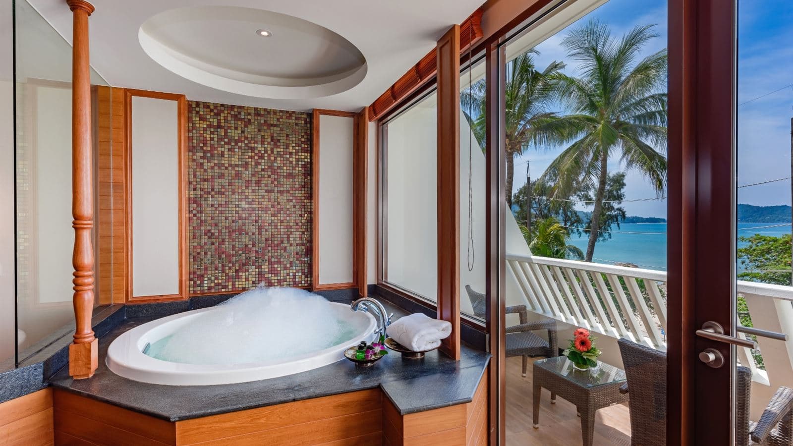 rooms-ocean-jacuzzi-suite