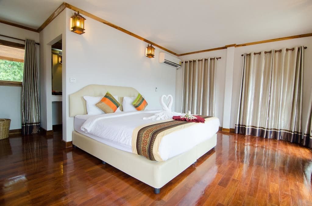 rooms-superior-with-partial-sea-view