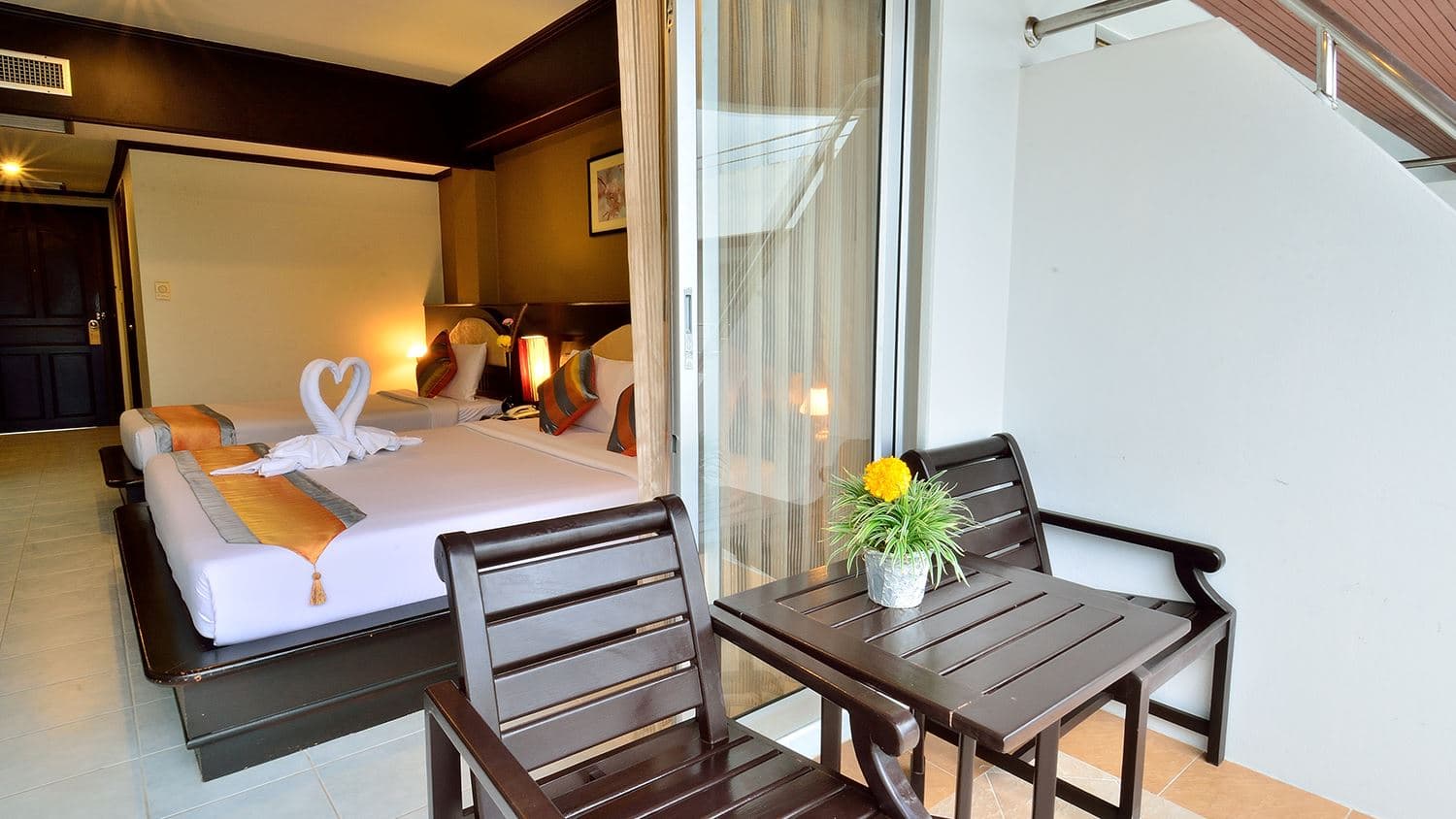 rooms-deluxe-room