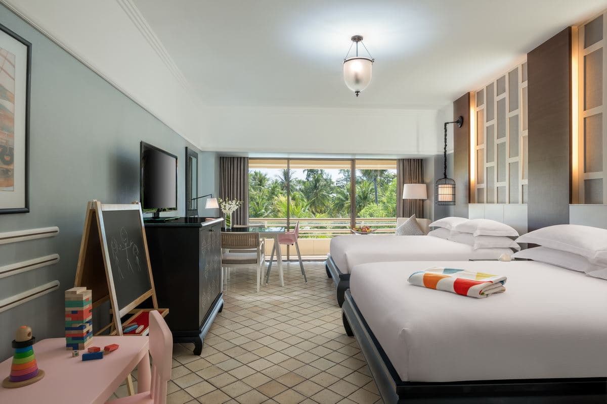 rooms-superior-family-room