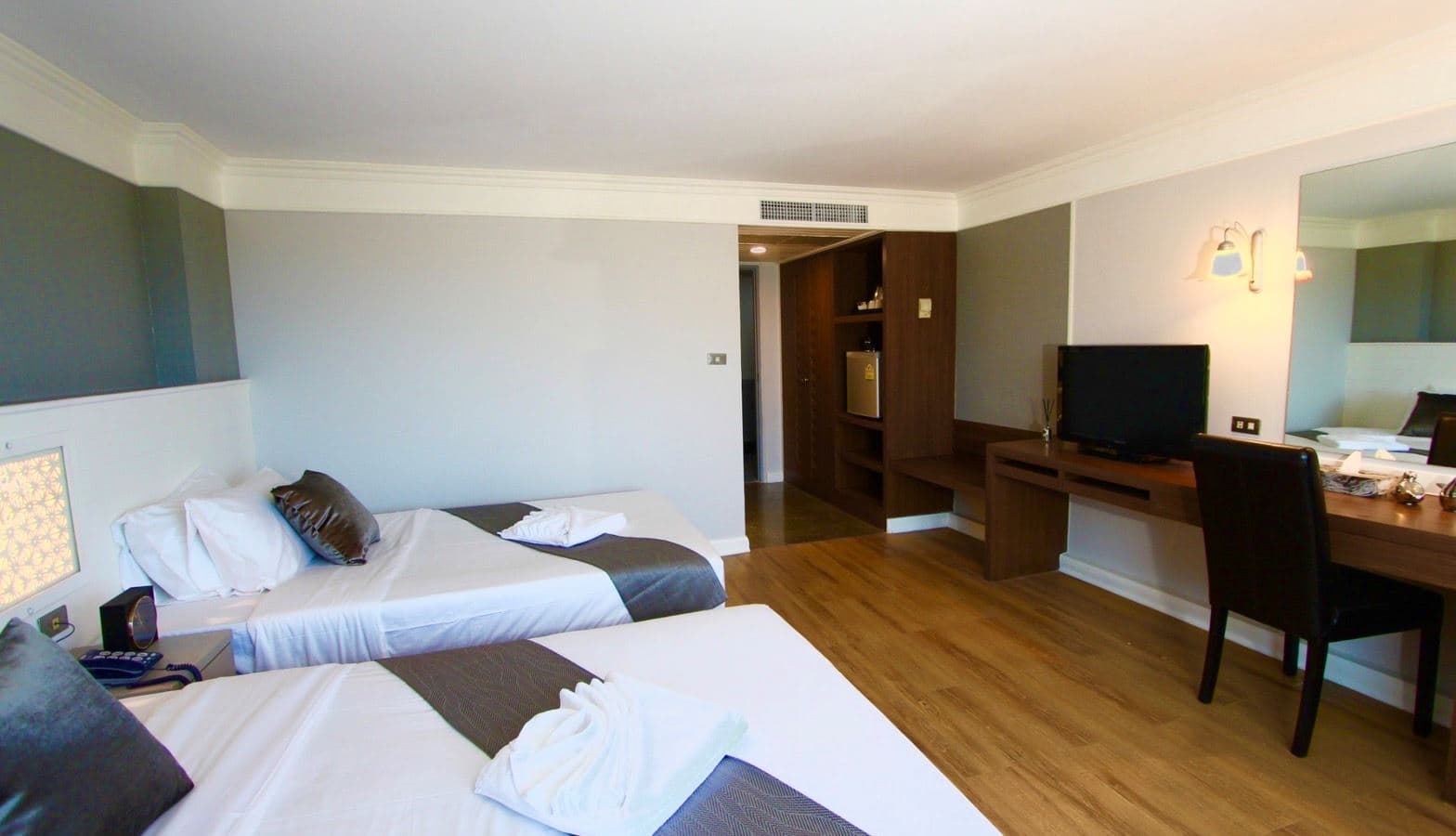 rooms-deluxe-room