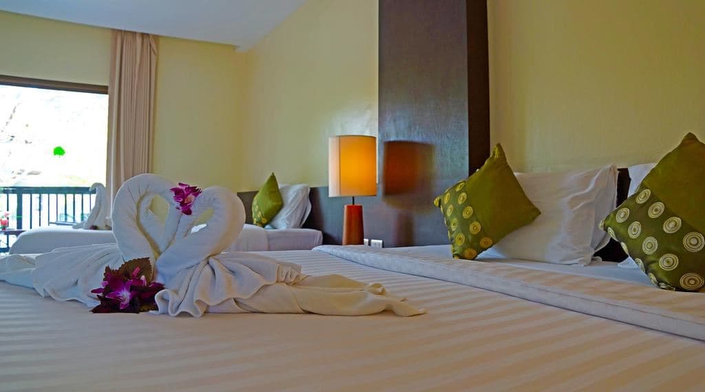 rooms-deluxe-family-room