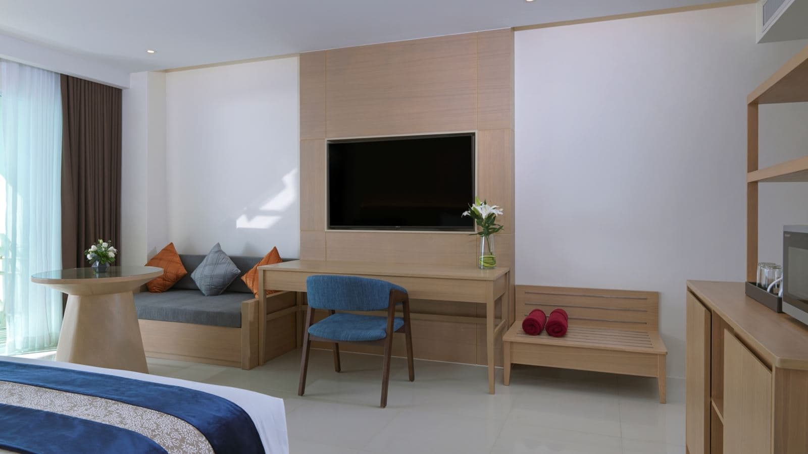 rooms-executive-club-room