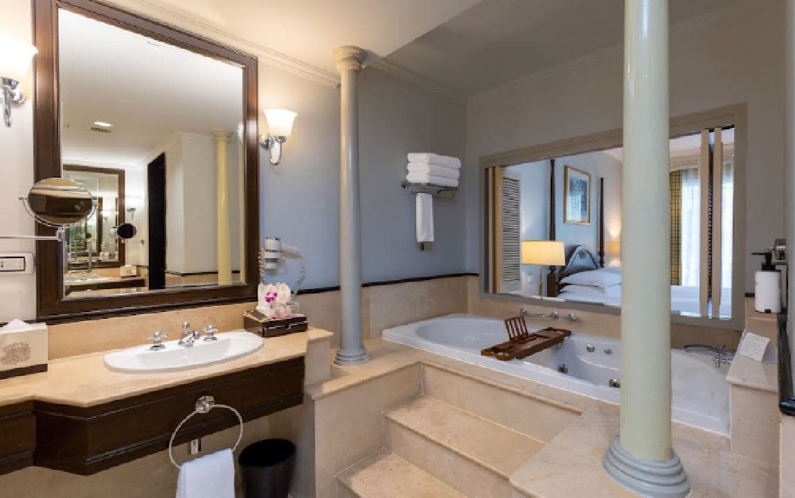 rooms-pool-suite