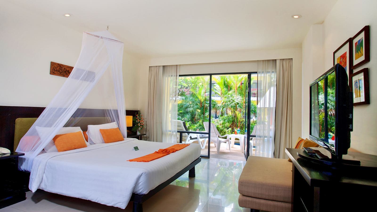 rooms-pool-access-room
