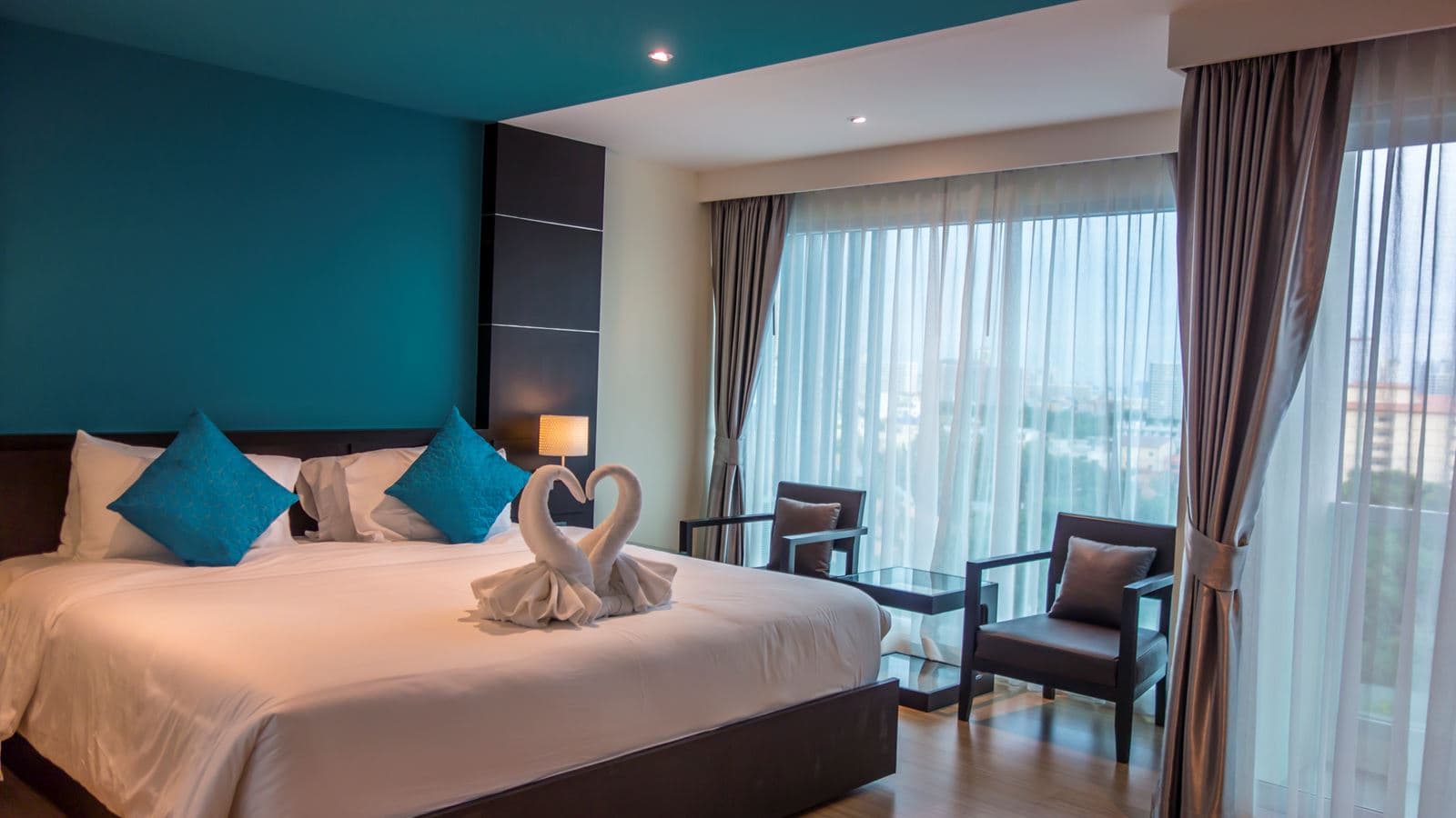 rooms-deluxe-city-view