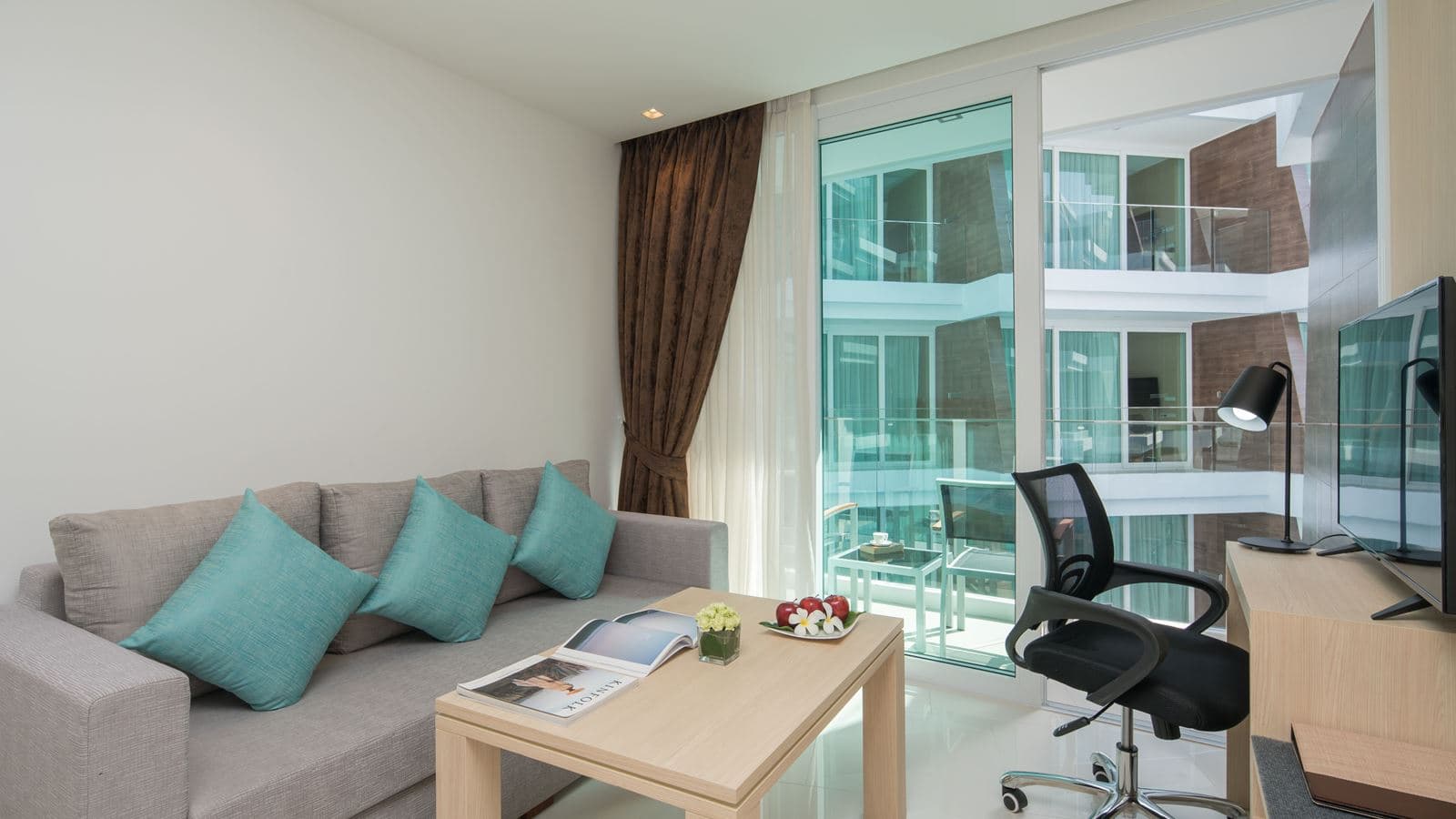 rooms-deluxe-room