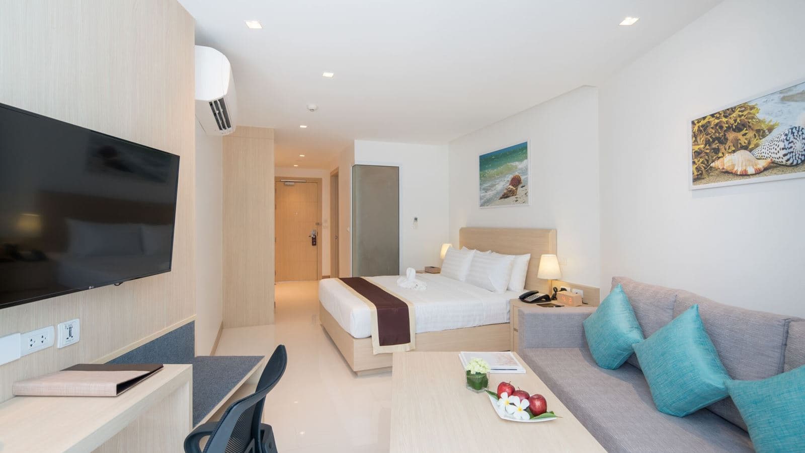 rooms-deluxe-room