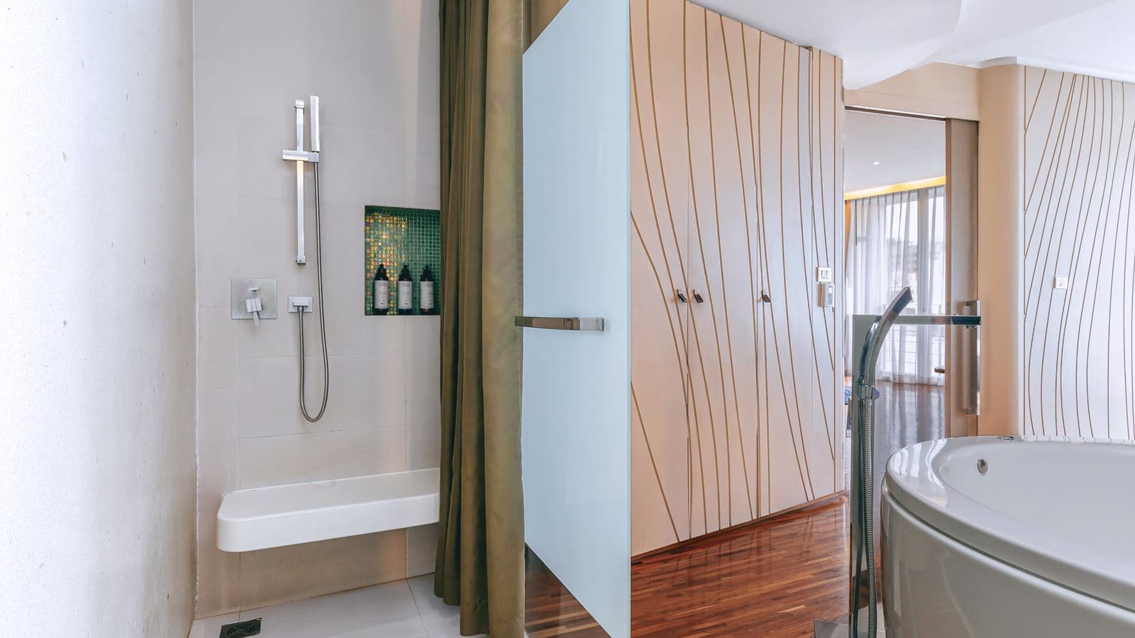 rooms-aqua-suite