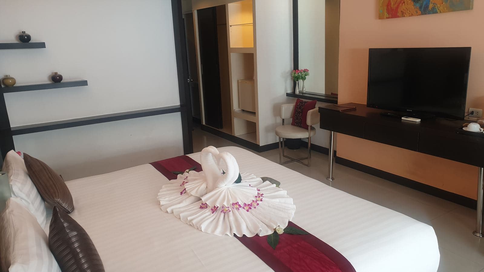 rooms-deluxe-room