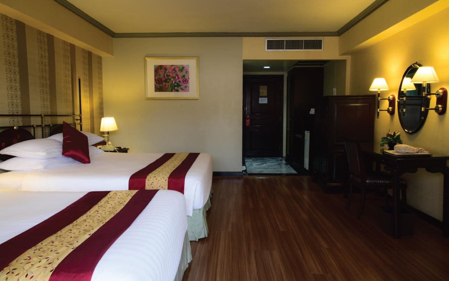 rooms-deluxe-room