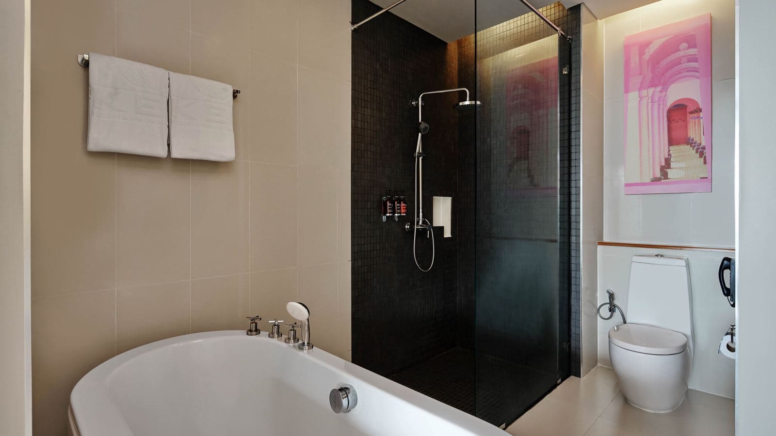 rooms-deluxe-room