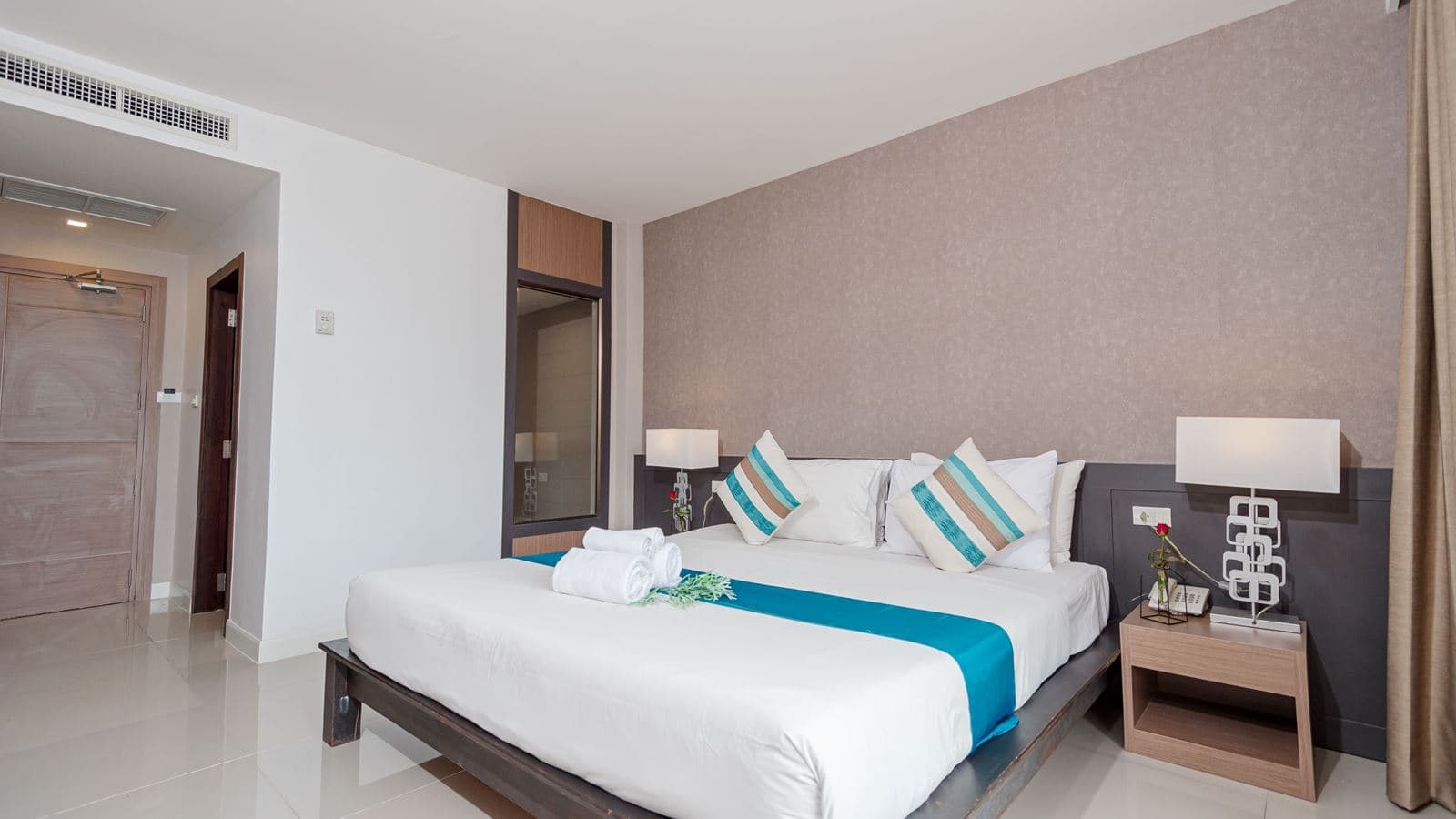 rooms-superior-room