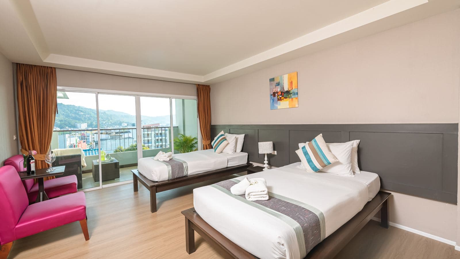 rooms-deluxe-room